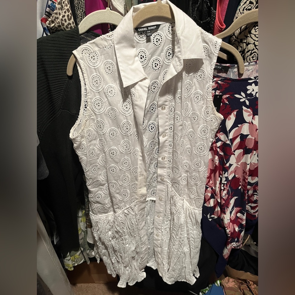 Samuel Dong white Eyelet dress/shirt with pockets -Size XXS